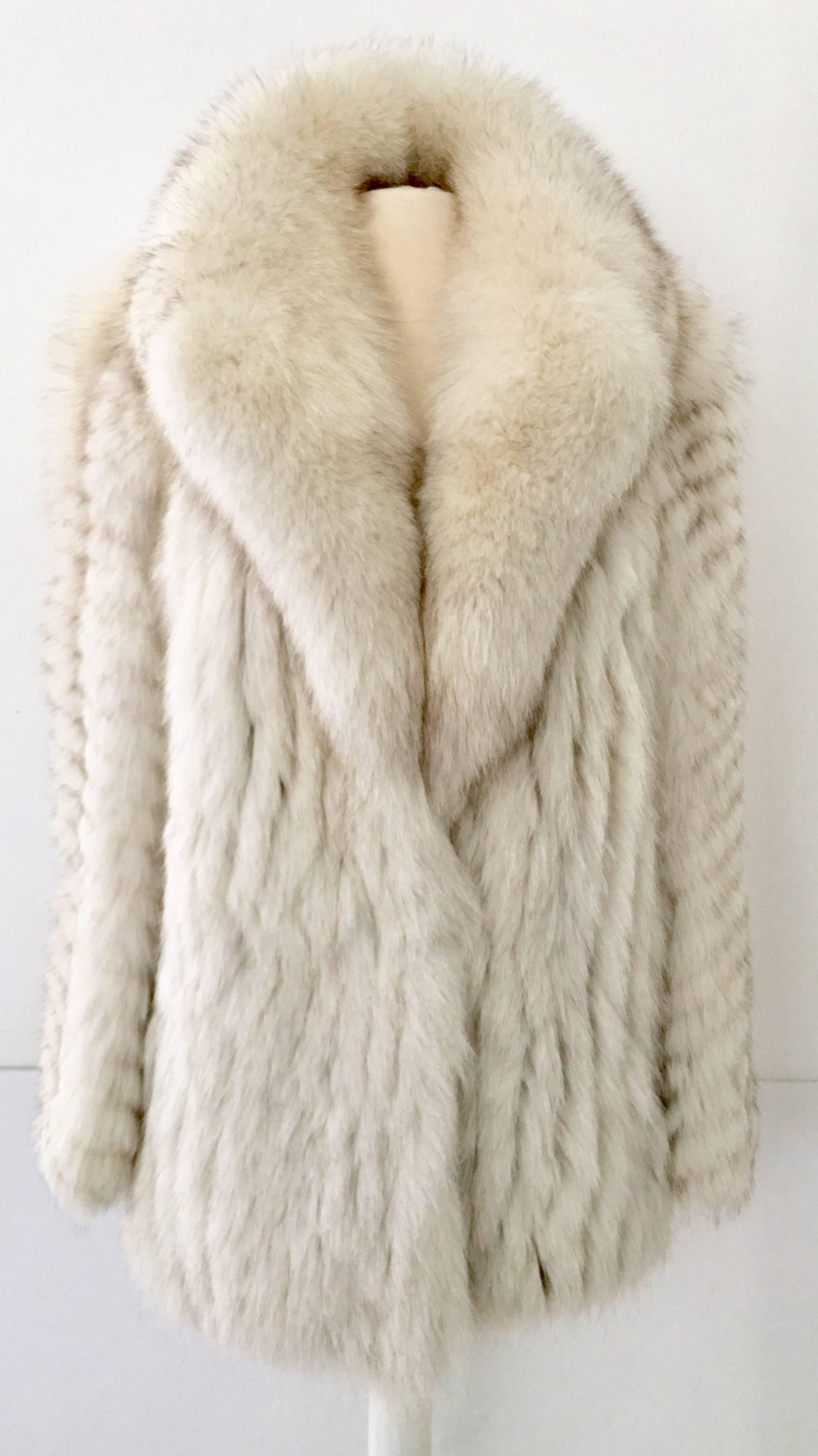 Vintage Super Soft & Luxurious fluffy winter white brown tip fox fur jacket. Features a generous single breasted collar. There are two front side pockets.
Fully lined with silver satin, one invisible toggle close located at center chest.
Fits