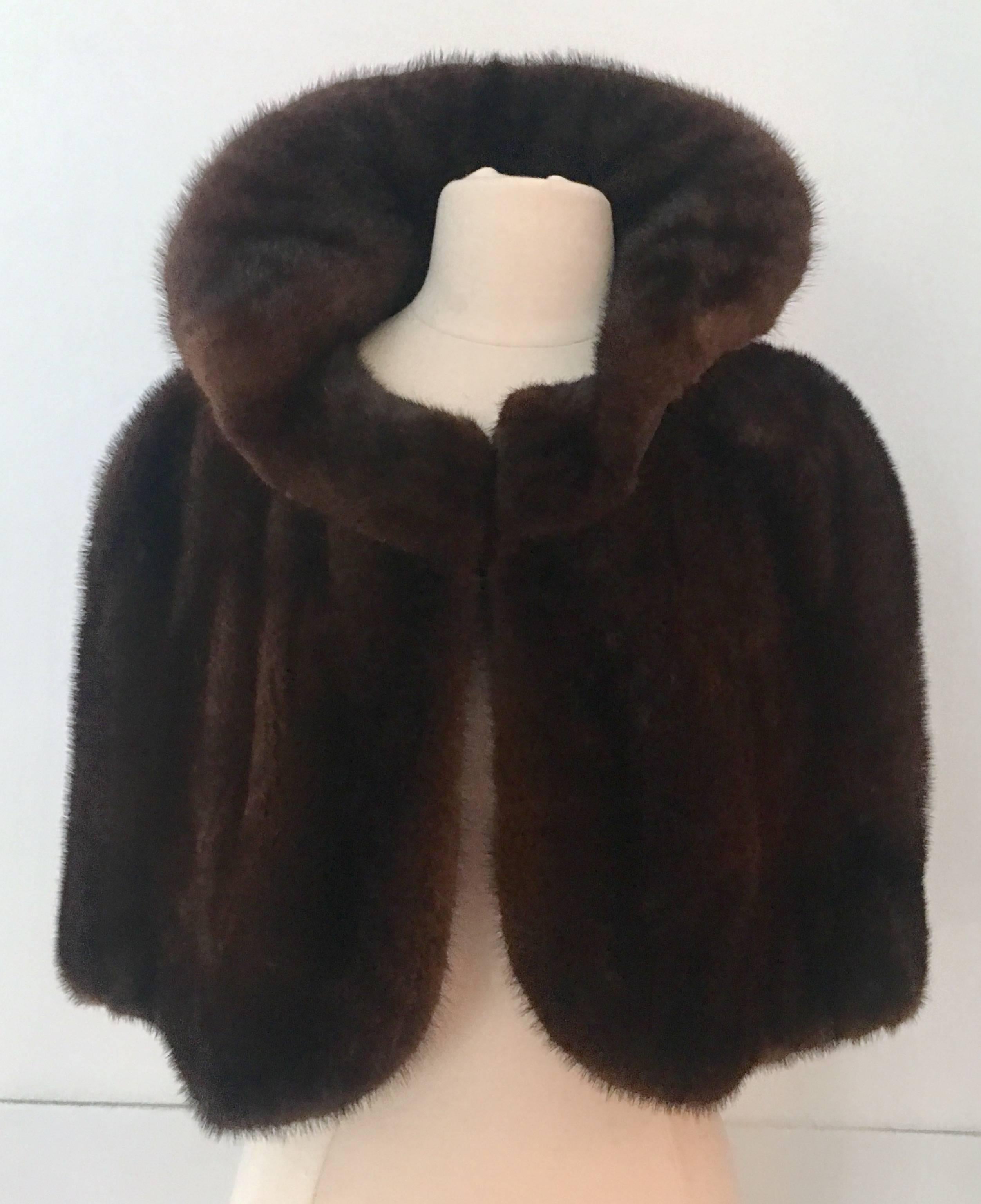 1950'S Chocolate Brown Mink Fur Capelet with Peter Pan Collar detain by, Leon Froshin Furriers,              
Atlanta. One Size.k