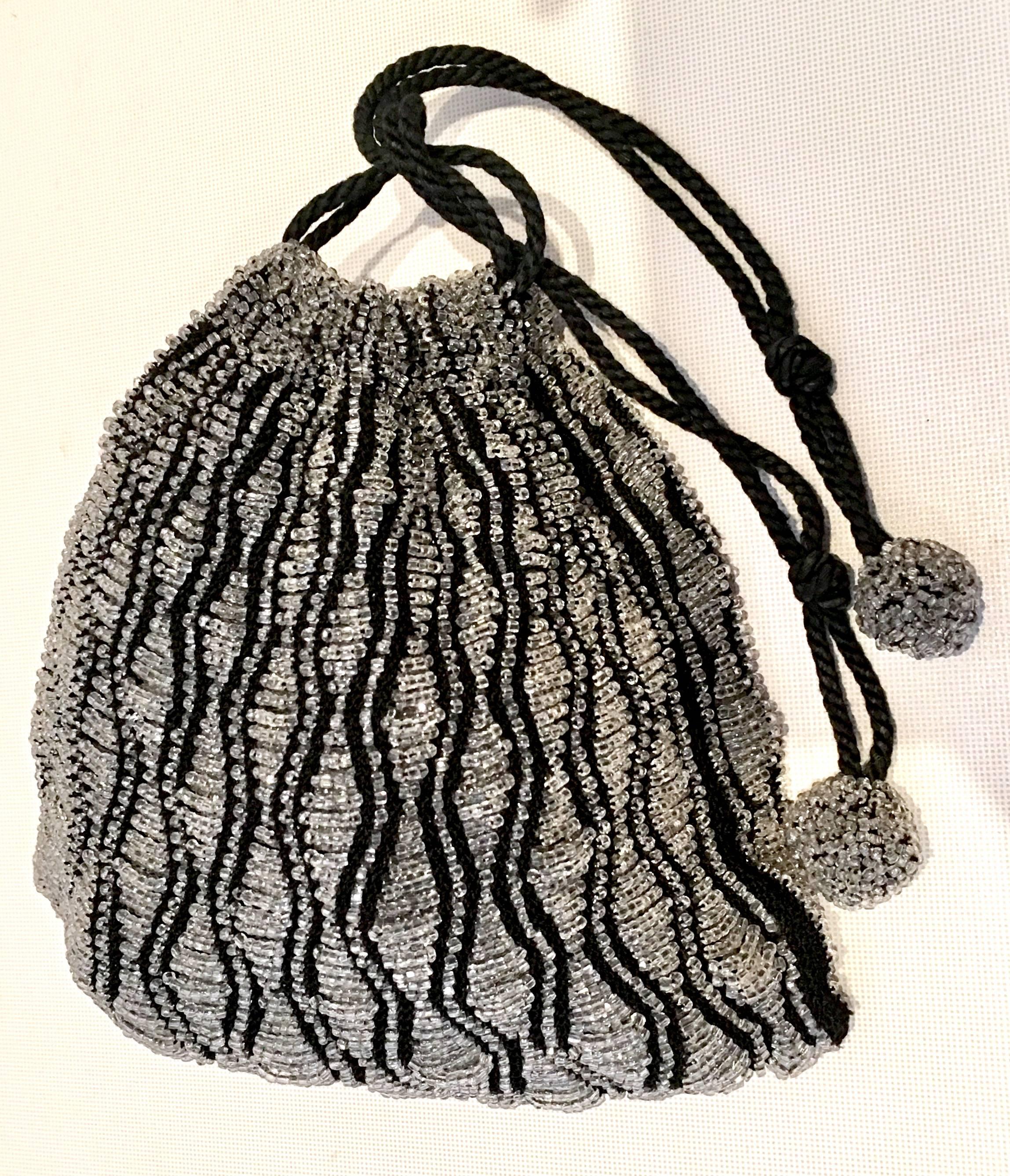 Vintage Art Deco Glass Bead Drawstring Evening Hand Bag In Excellent Condition In West Palm Beach, FL