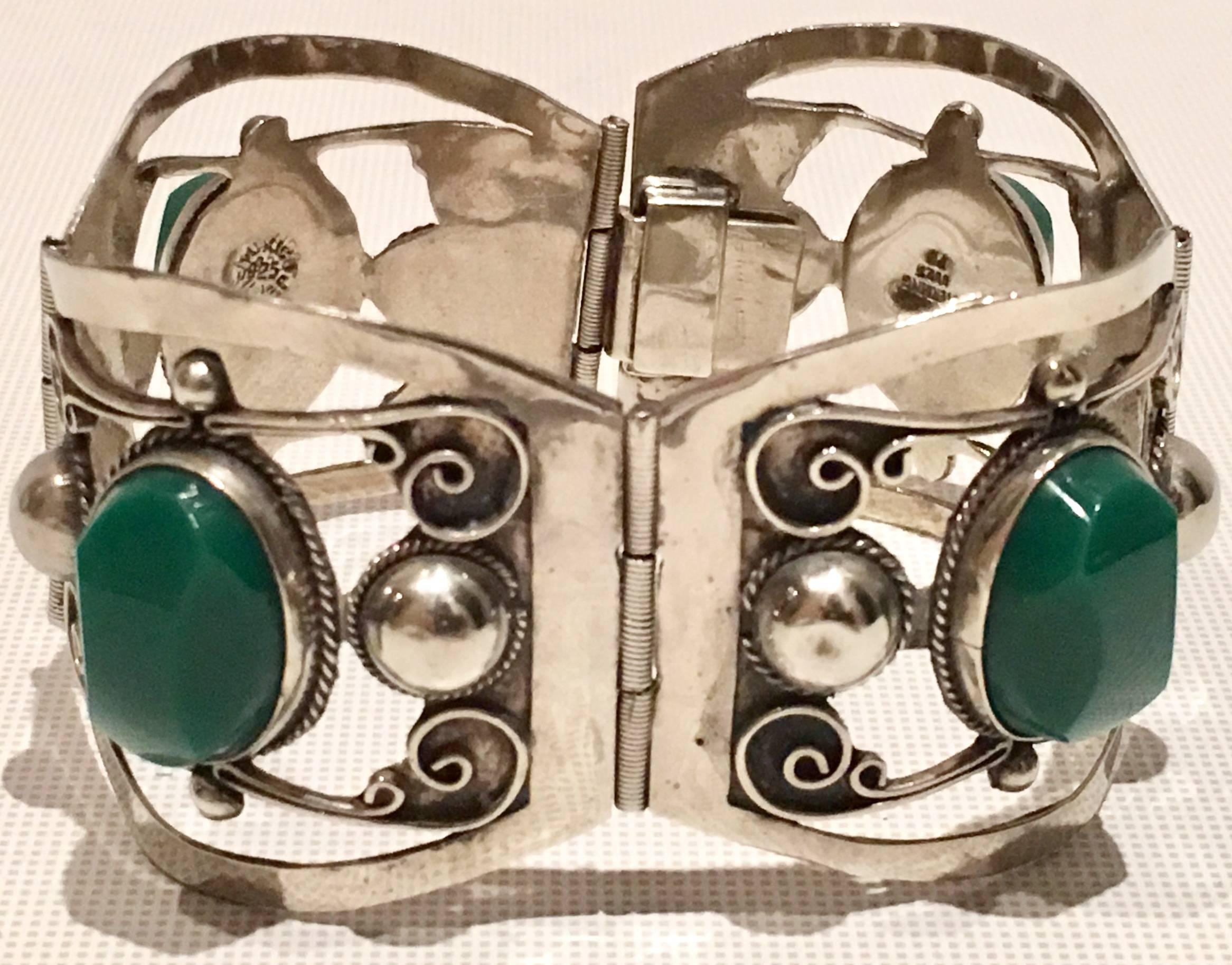 Vintage Sterling Silver & Polished Chalcedony Link Bracelet-Signed Mexico In Excellent Condition In West Palm Beach, FL