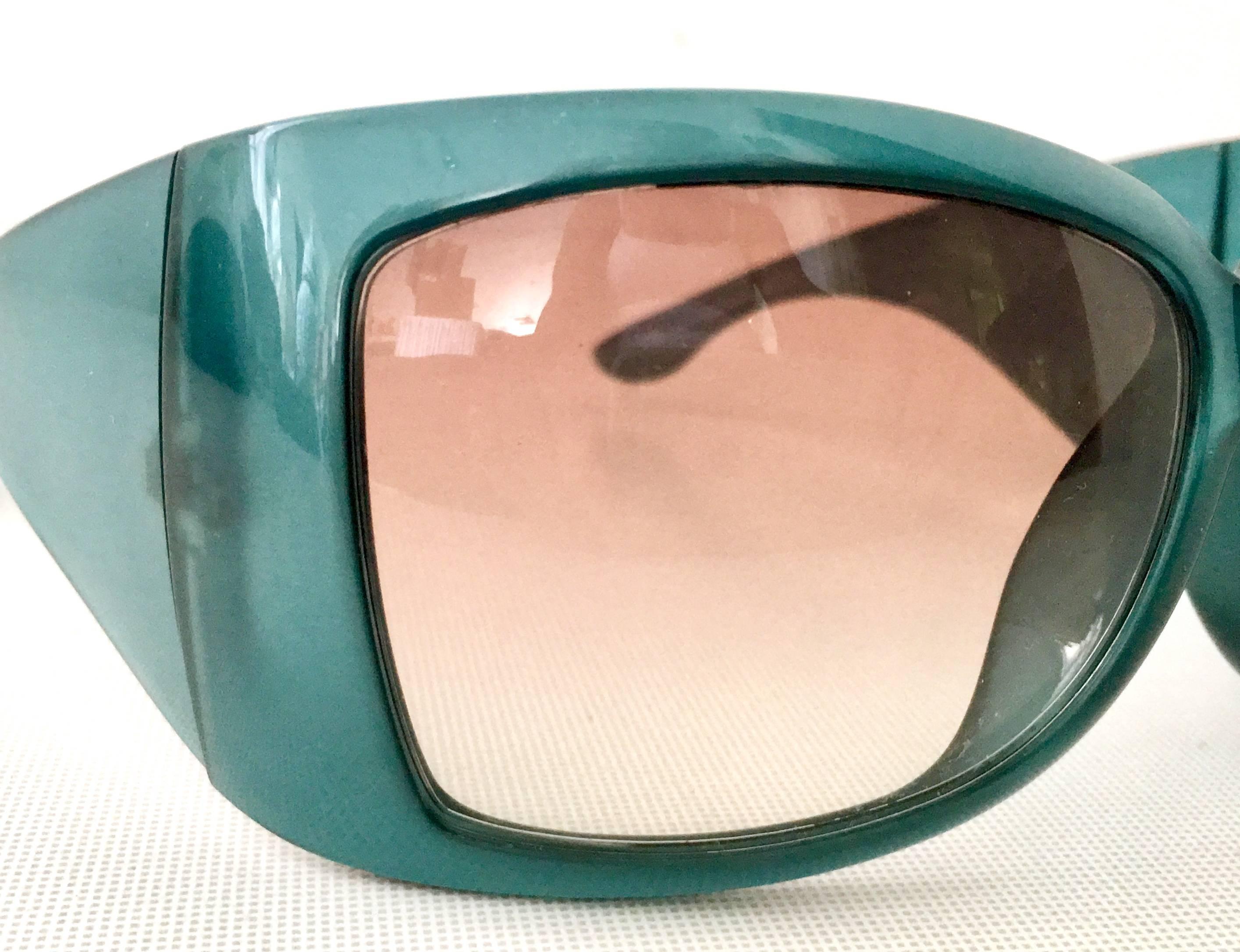Beige 2007 Gucci Teal Oversized Logo Sunglasses-Italy