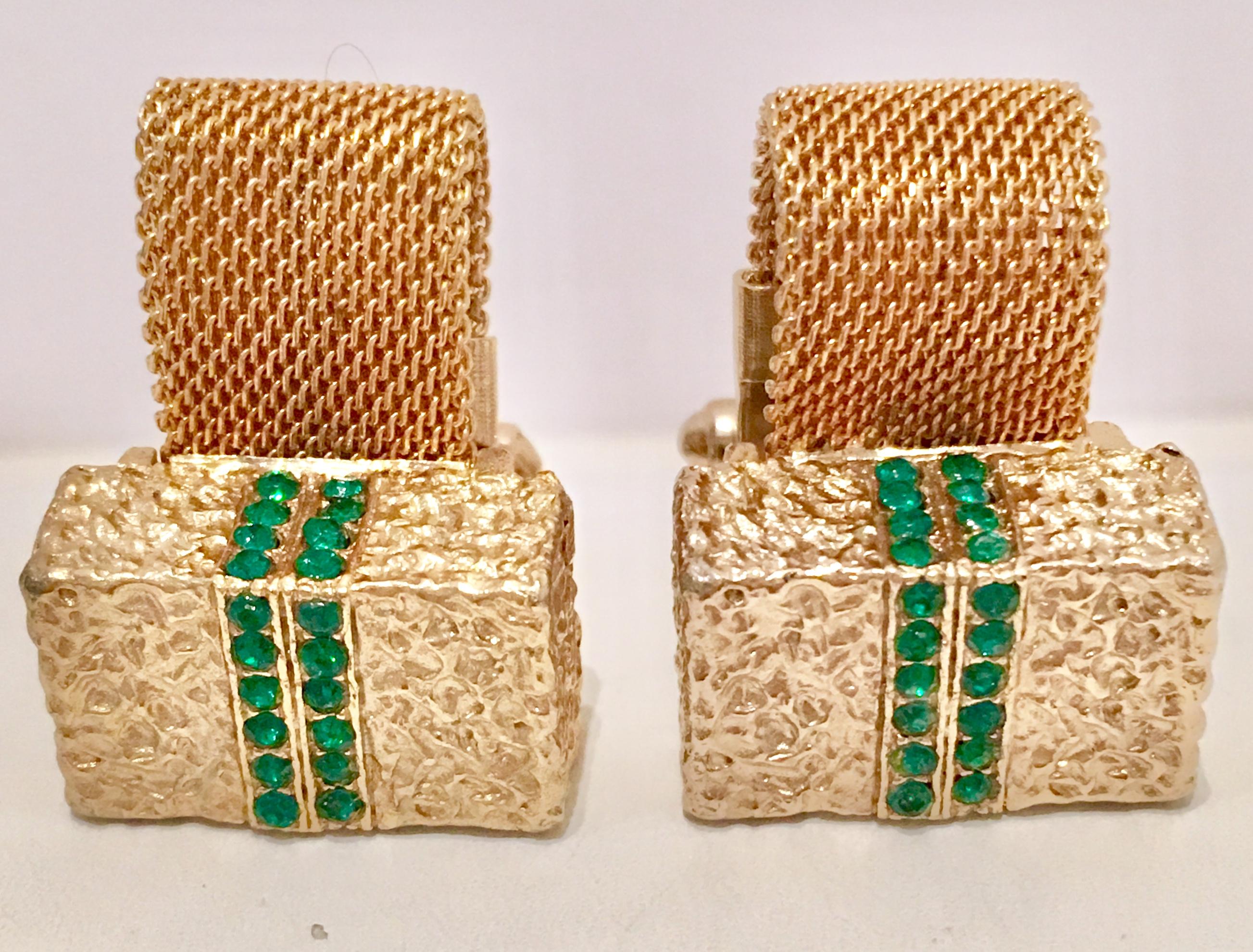 20th Century Gold Mesh & Emerald Crystal Rhinestone Cufflinks In Good Condition For Sale In West Palm Beach, FL