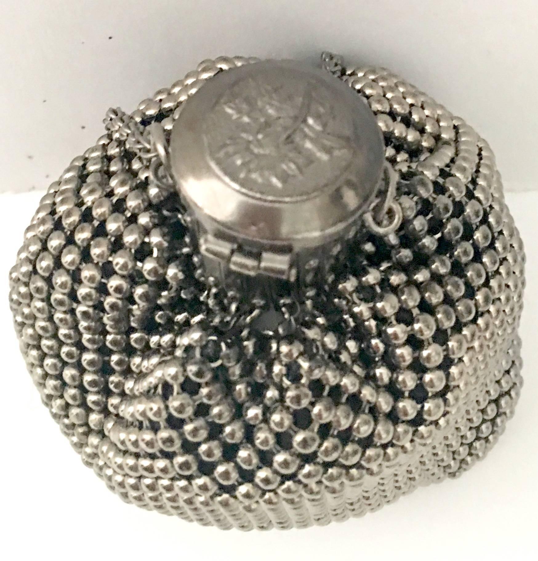 Art Deco Gunmetal Silver Bead Gate Top Beggars Handbag 1