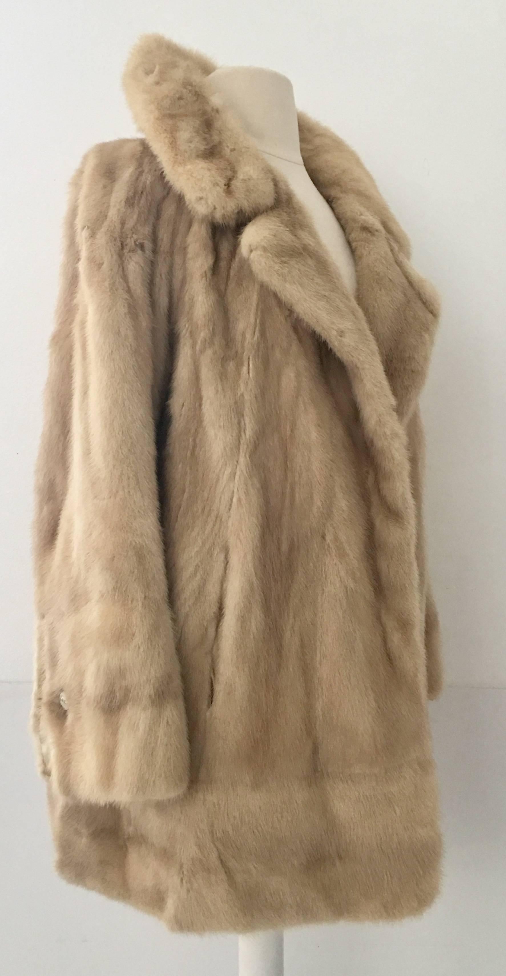 1960'S Super silky blonde mink fur car coat. This gorgeous and ombre detail mink coat features three quarter split sleeve detail with Lucite buttons adorned with Swaorovski crystals at each sleeve. This car length coat has two side pockets and one
