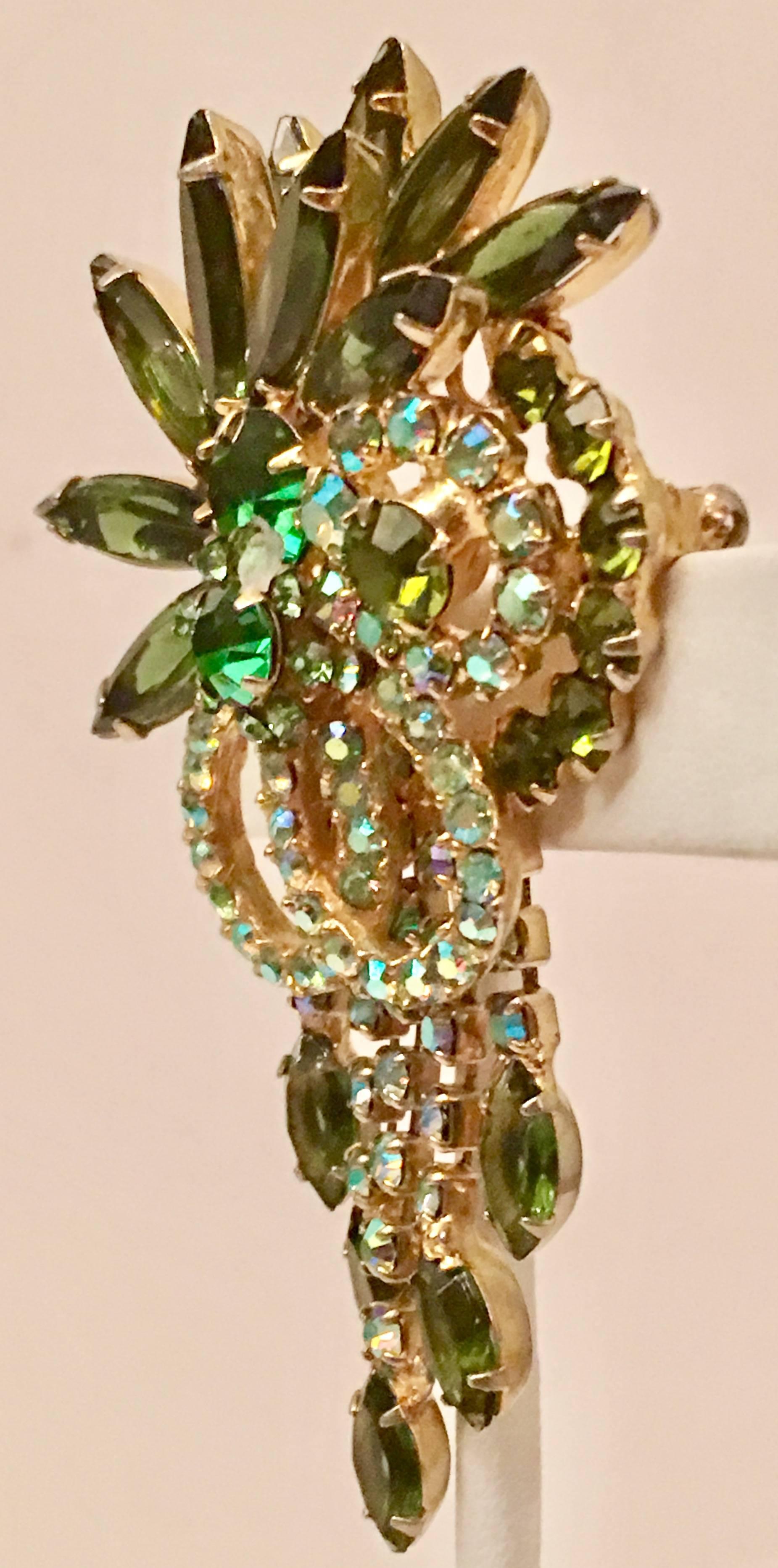 1960'S Juliana D&E Crystal Peridot Dangling Floral Brooch & Necklace Slide In Excellent Condition In West Palm Beach, FL