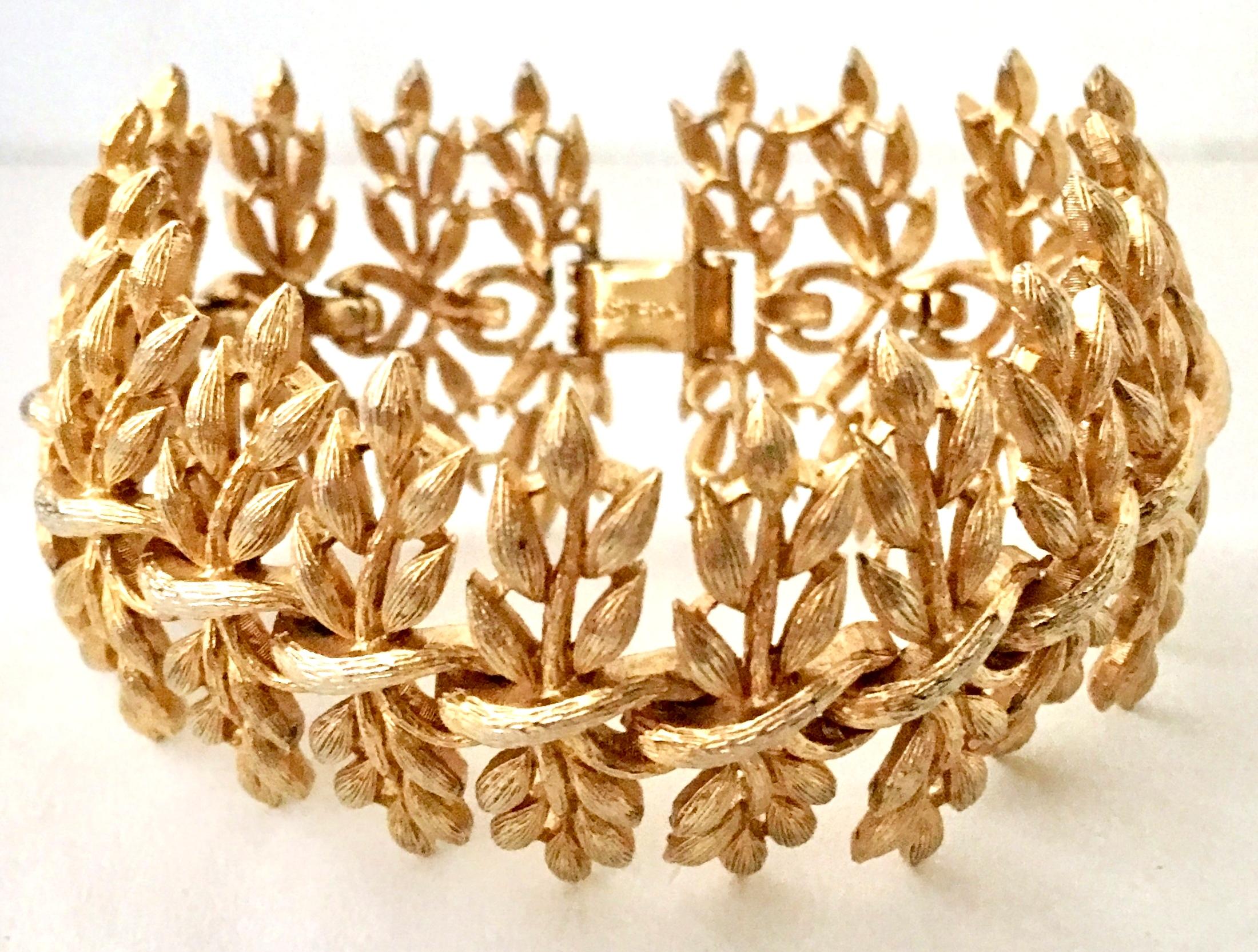 20th Century Gold Laurel Motif Necklace & Bracelet By, Lisner 2