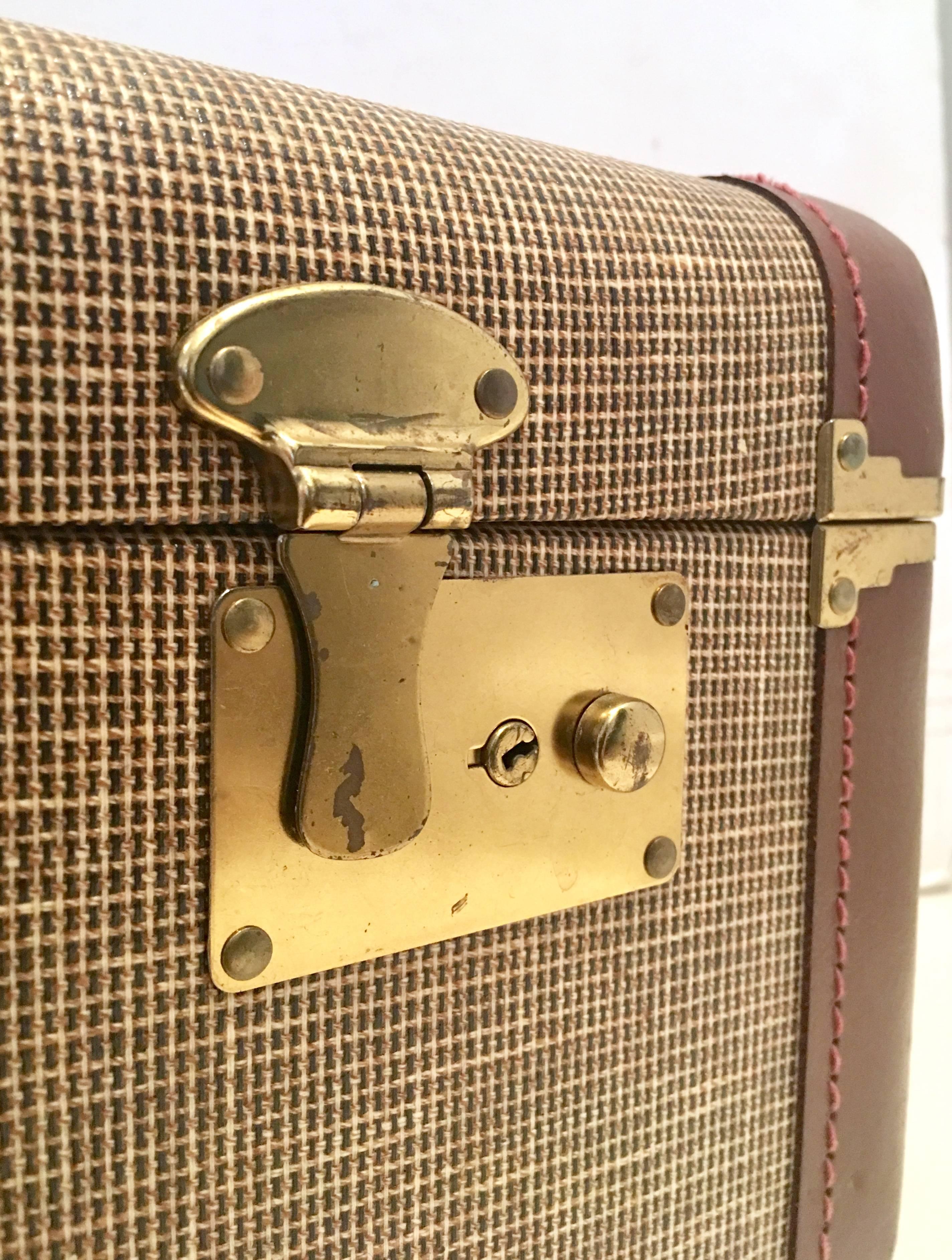 Leather Brass & Lucite Vintage Travel Train Case In Excellent Condition In West Palm Beach, FL