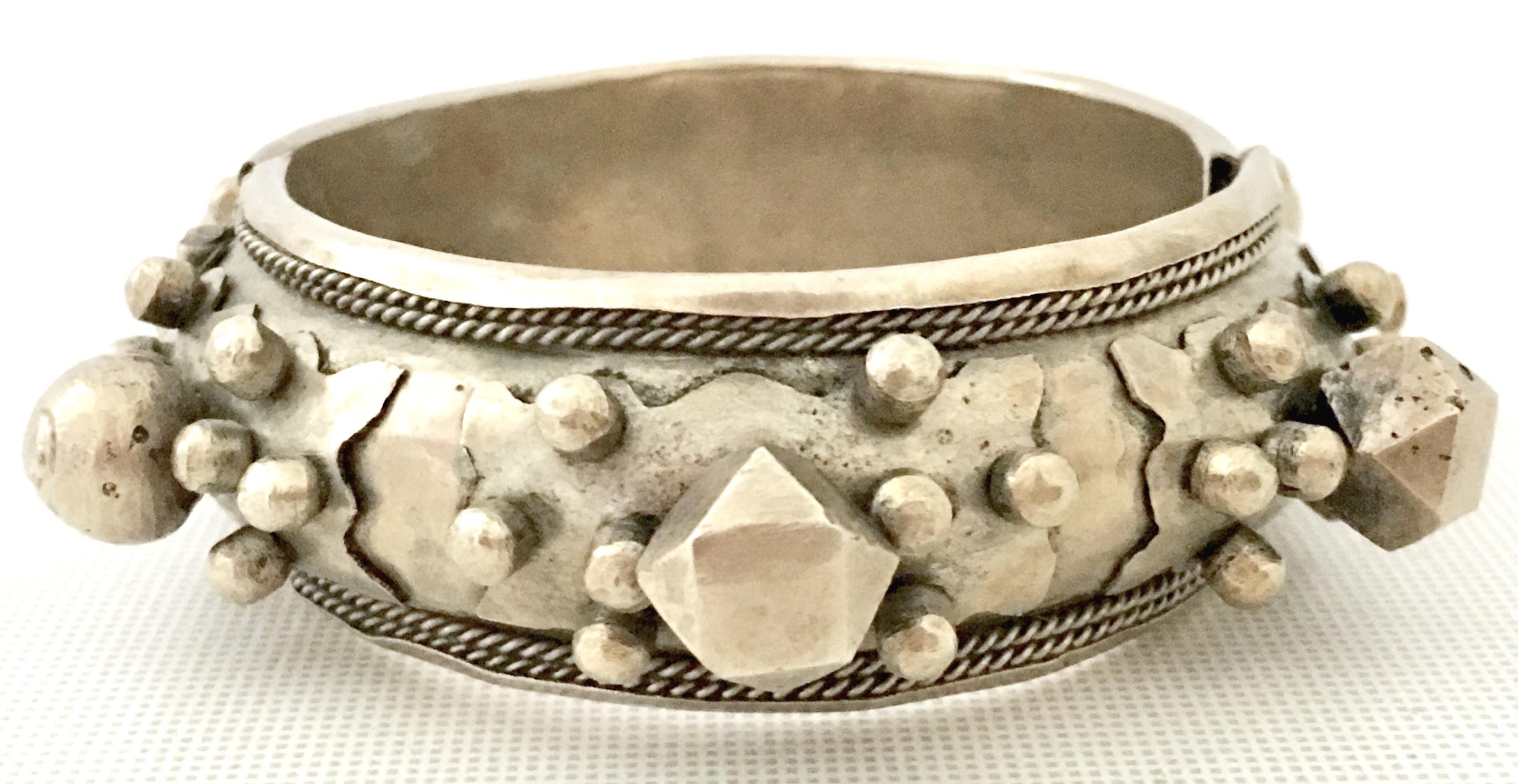 Mid-20th Century Pair Of Old Silver Rajasthan Tribal Style Clamper Bracelet 's In Good Condition In West Palm Beach, FL