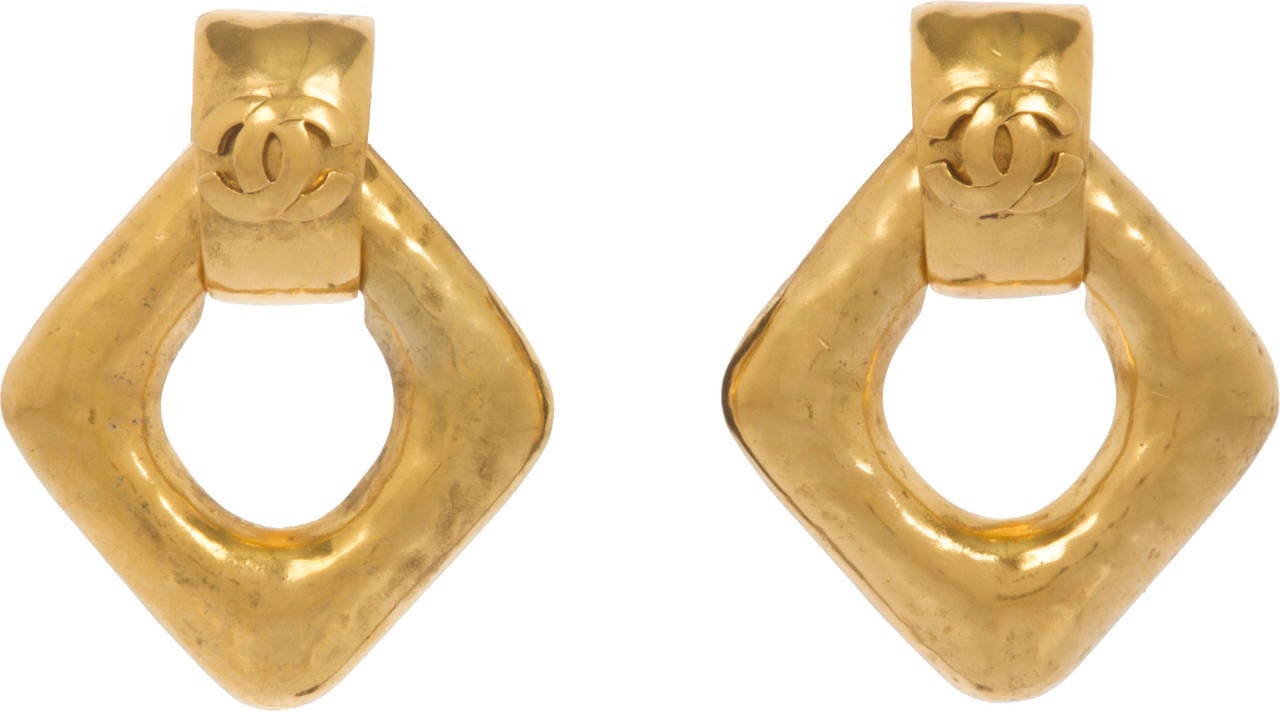 These CHANEL earrings are a great size and are a richly gold plated.  They are from the 1996 Fall Collection. They look fabulous on!