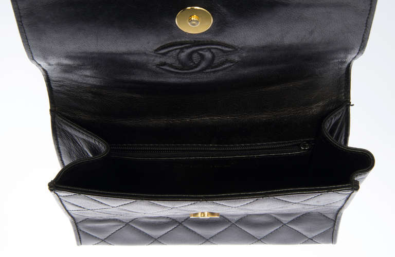 CHANEL  Shoulder Bag with Chain and Lucite Accents In Excellent Condition In Chicago, IL
