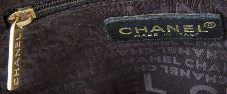 CHANEL Classic Round Logo Leather Handbag 4