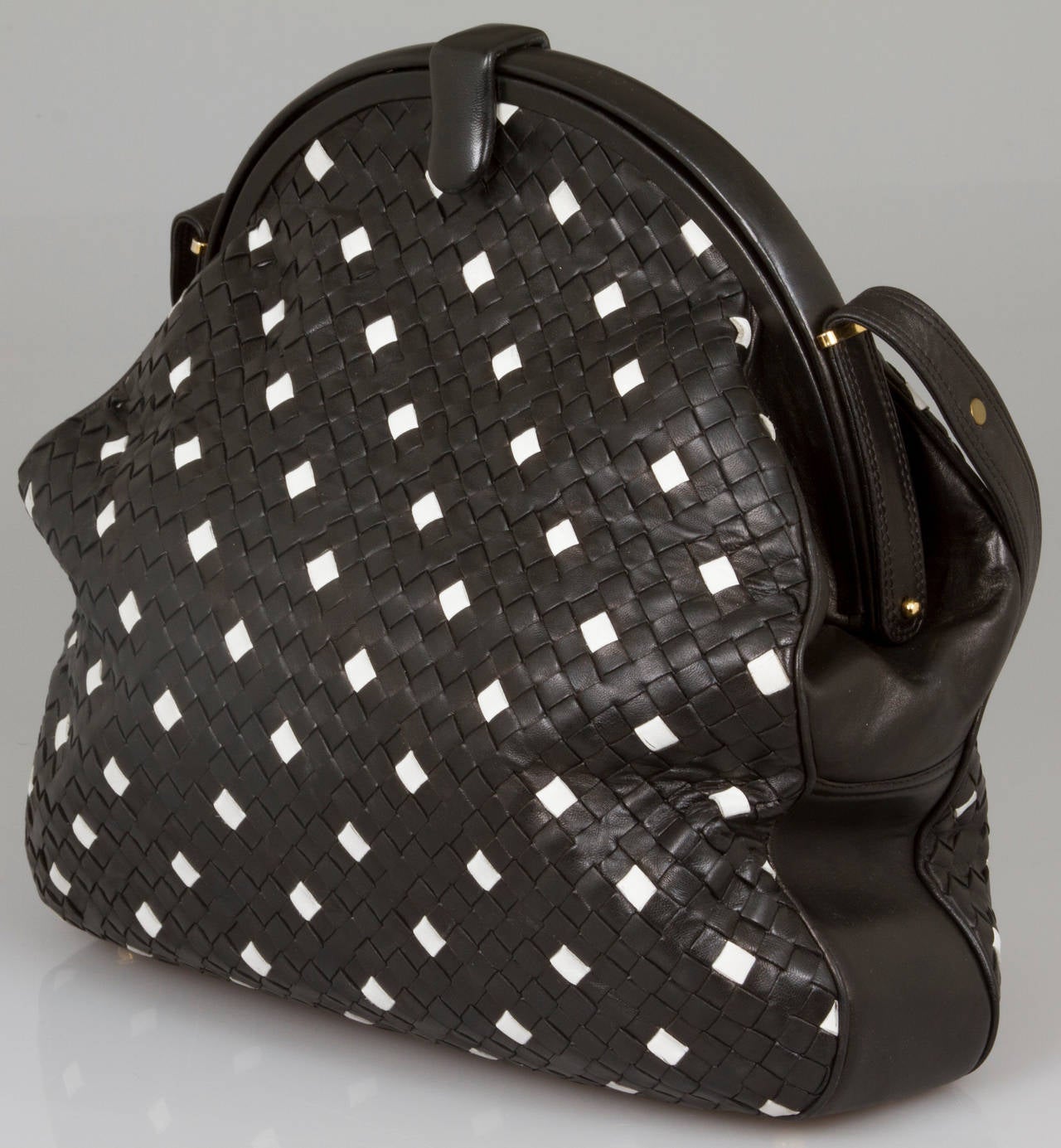 Black and White  Bottega Veneta Hand Bag In Excellent Condition In Chicago, IL