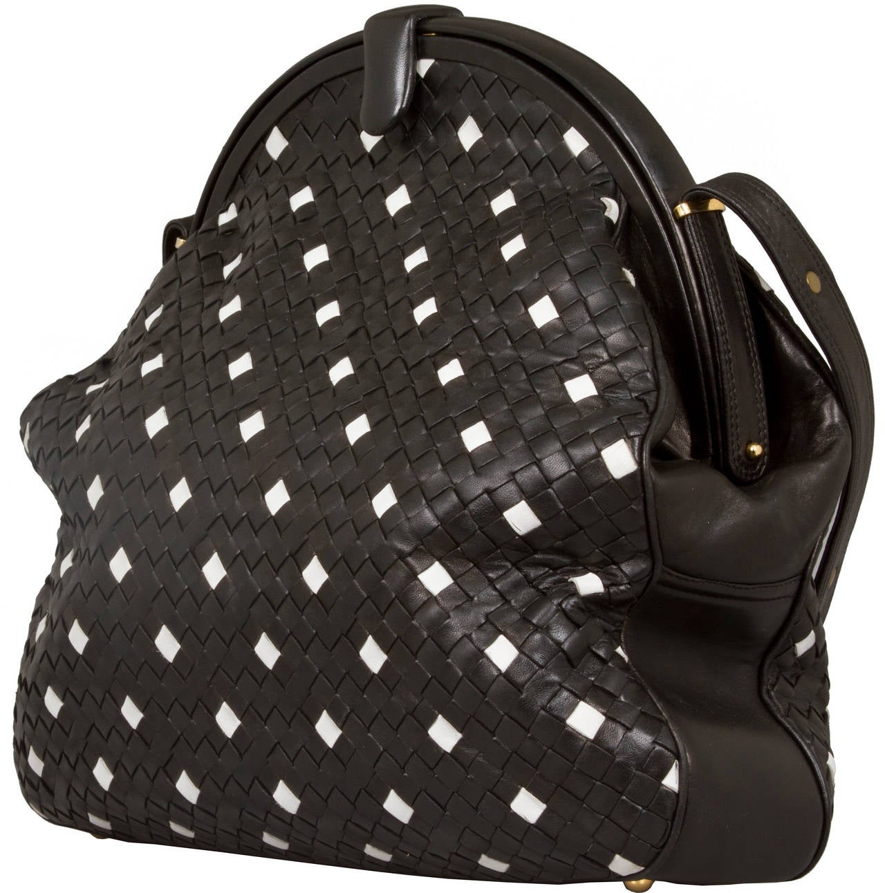 This is a wonderful rendition of a large coin purse in a great black and white pattern that would work all year round. It can be carried on the shoulder