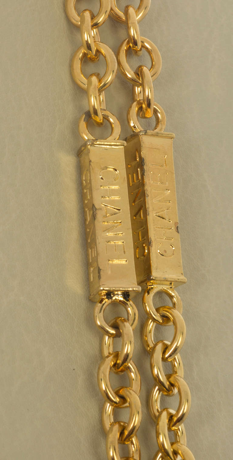Long CHANEL Gold Gilt Chain Necklace In Excellent Condition In Chicago, IL