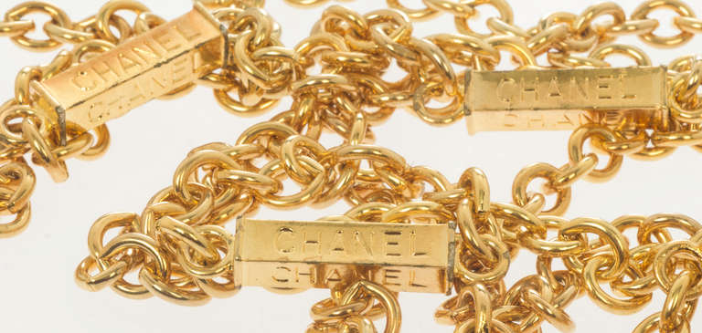 Women's Long CHANEL Gold Gilt Chain Necklace