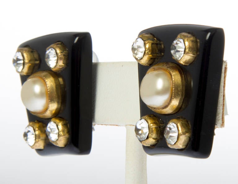 This is a fabulous, wearable pair of earrings!  Great looking.