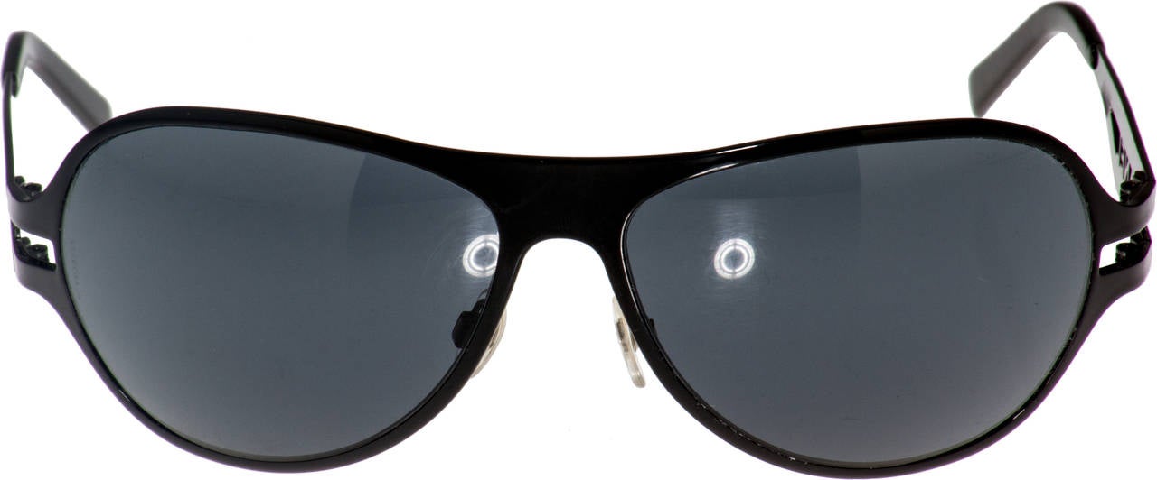 CHANEL Black Sunglasses In Excellent Condition In Chicago, IL