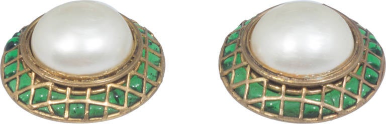 Pair of CHANEL Pearl and  Green Gripoix Glass Clip on Earrings In Excellent Condition In Chicago, IL