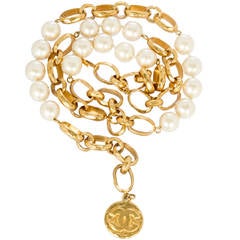 CHANEL Grand Oversized Pearl and Gilt Link Belt