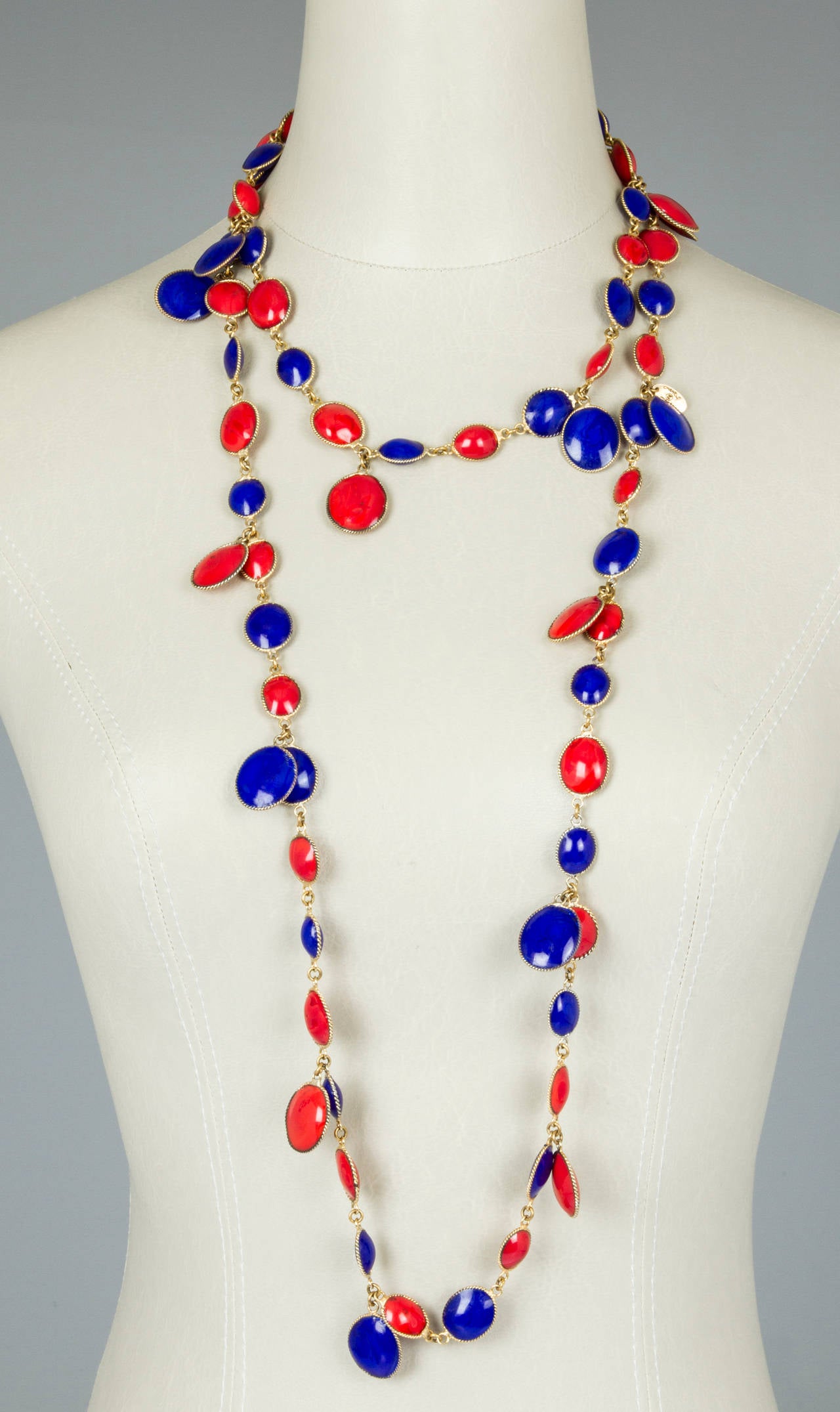 This fun and stylish CHANEL pate de verre necklace can be tripled around the neck. Great color!