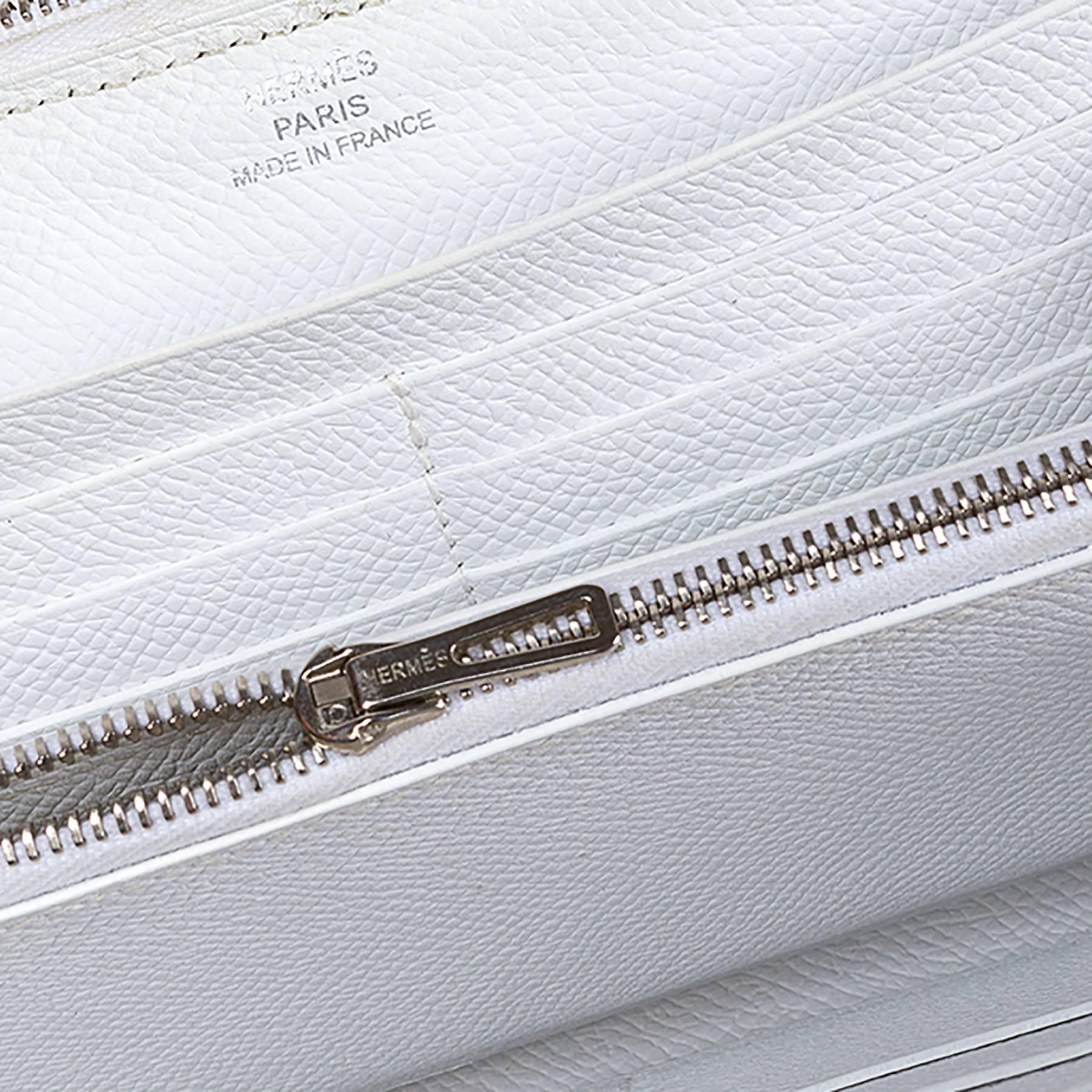 Wallet Hermès, Azap model.
Material: Epsom Calf
Colour: White
Year 2007.
