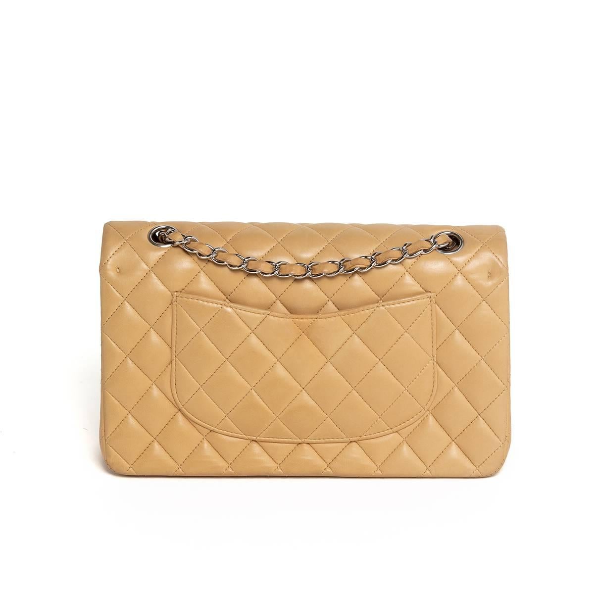 2005 Chanel 2.55 Quilted Matelasse Beige Lambskin  In Excellent Condition For Sale In Bologna, Emilia Romagna