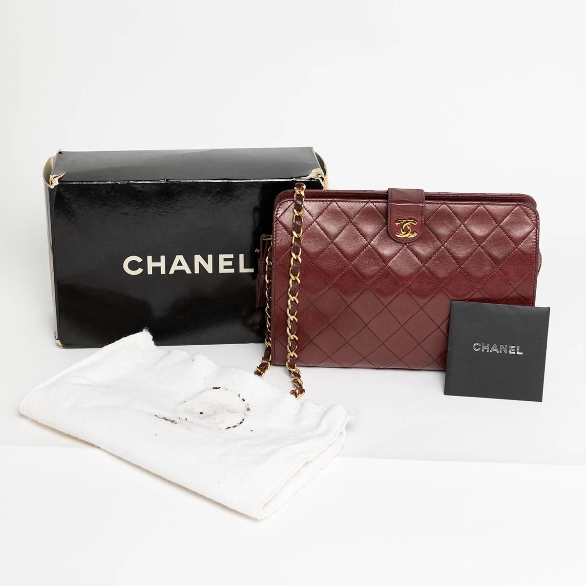 Women's Chanel Burgundy Quilted Lambskin 1988 Vintage Shoulder Bag For Sale