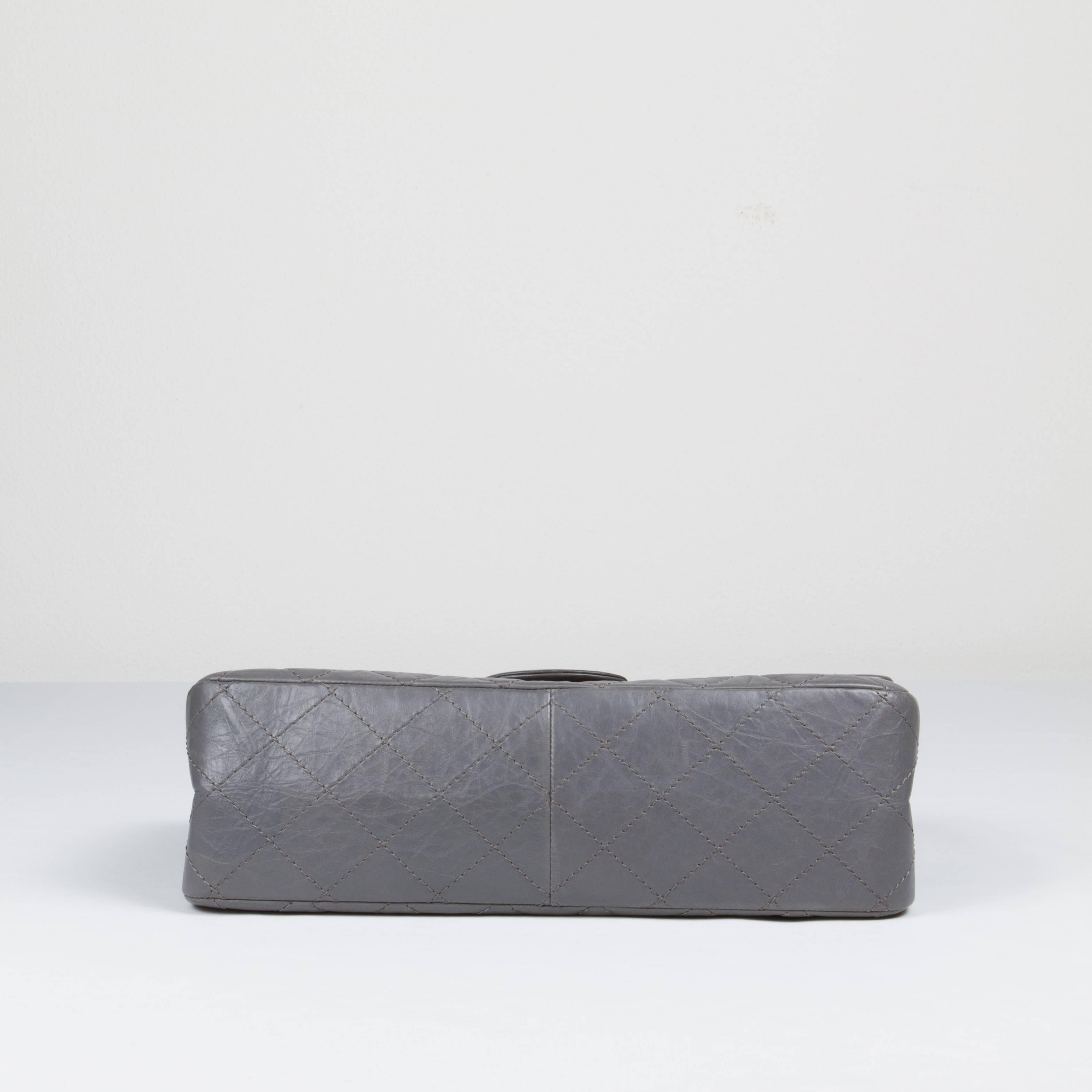 Chanel Reissue 227  Grey Leather Pristine Conditions In Excellent Condition For Sale In Bologna, Emilia Romagna