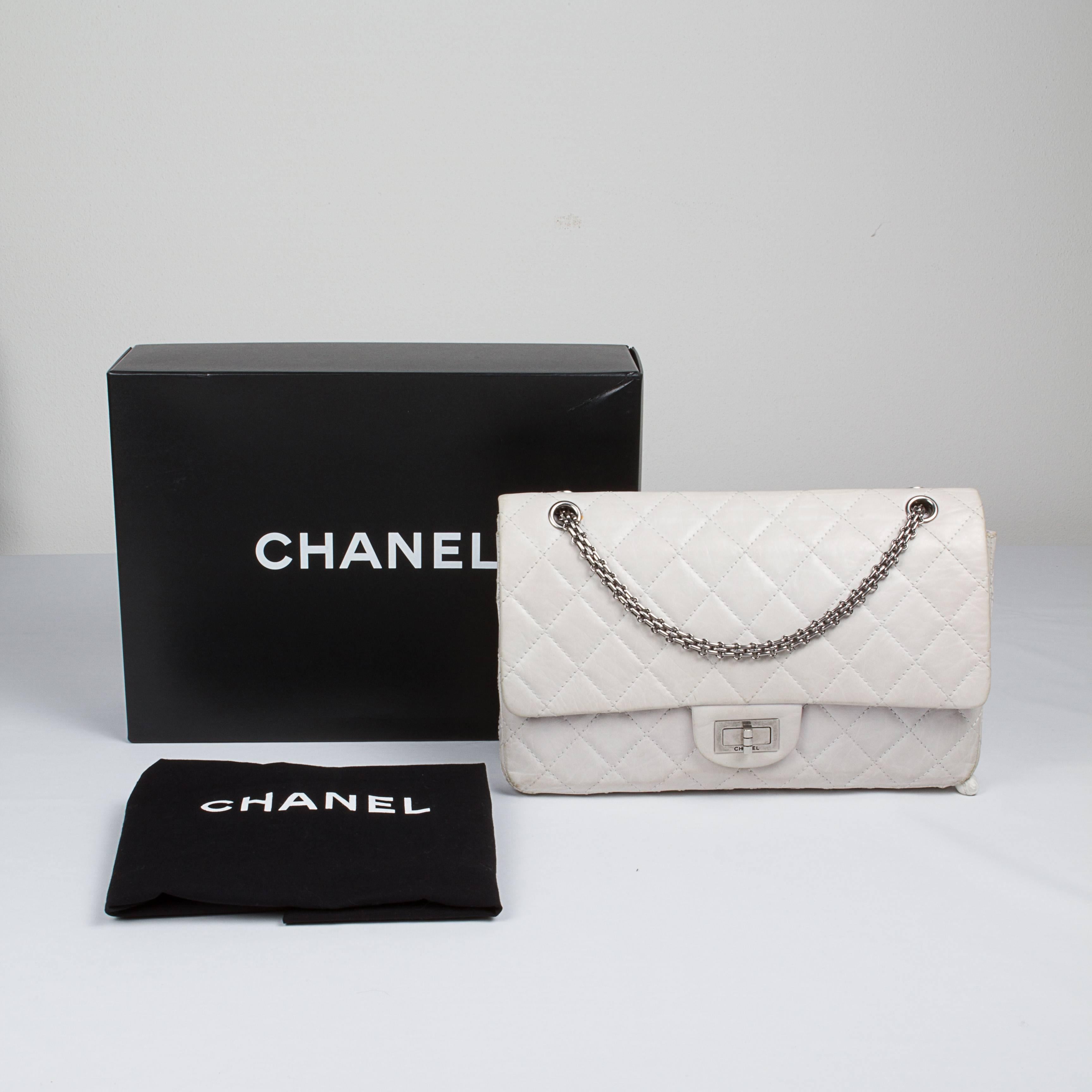 Women's Chanel Reissue 227  White Leather Very Good Condition  For Sale