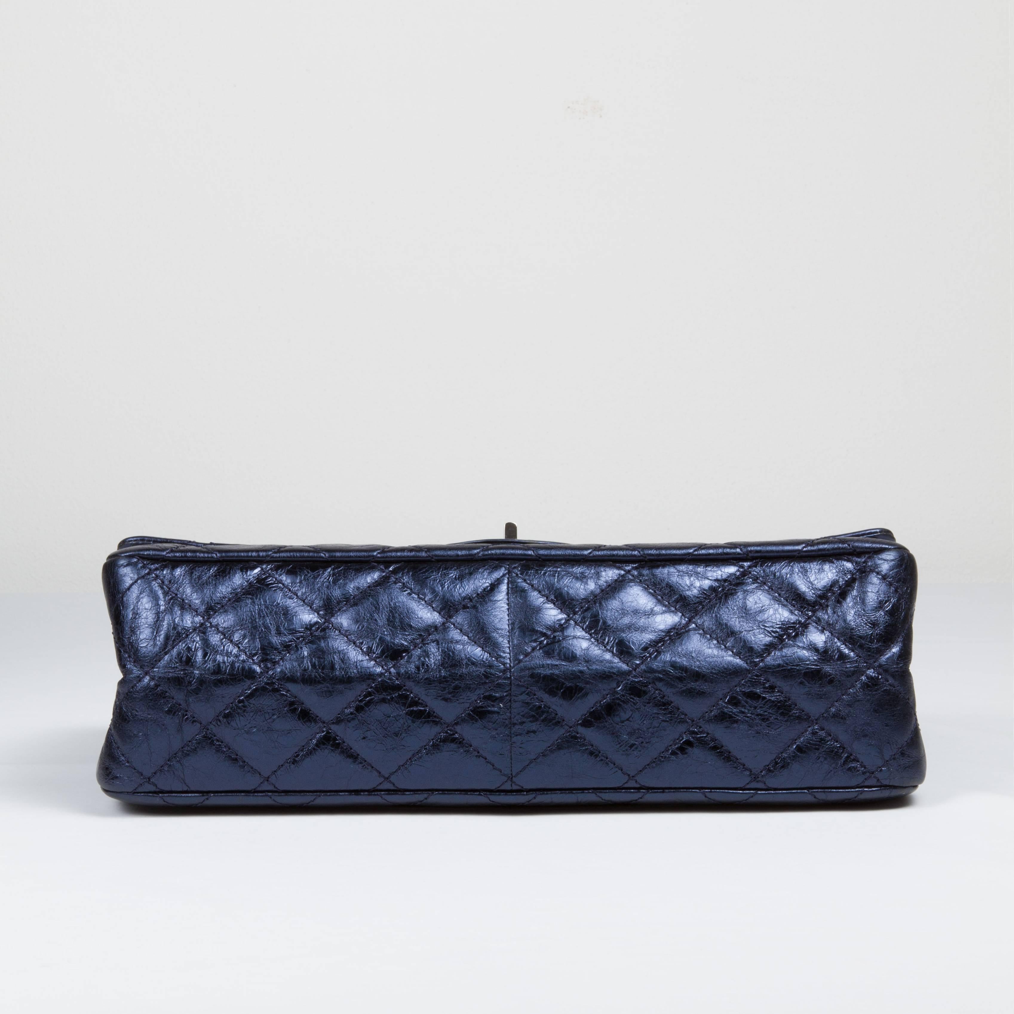 2009 Chanel Reissue 228  Metallic Blue Leather Pristine Conditions In Excellent Condition For Sale In Bologna, Emilia Romagna