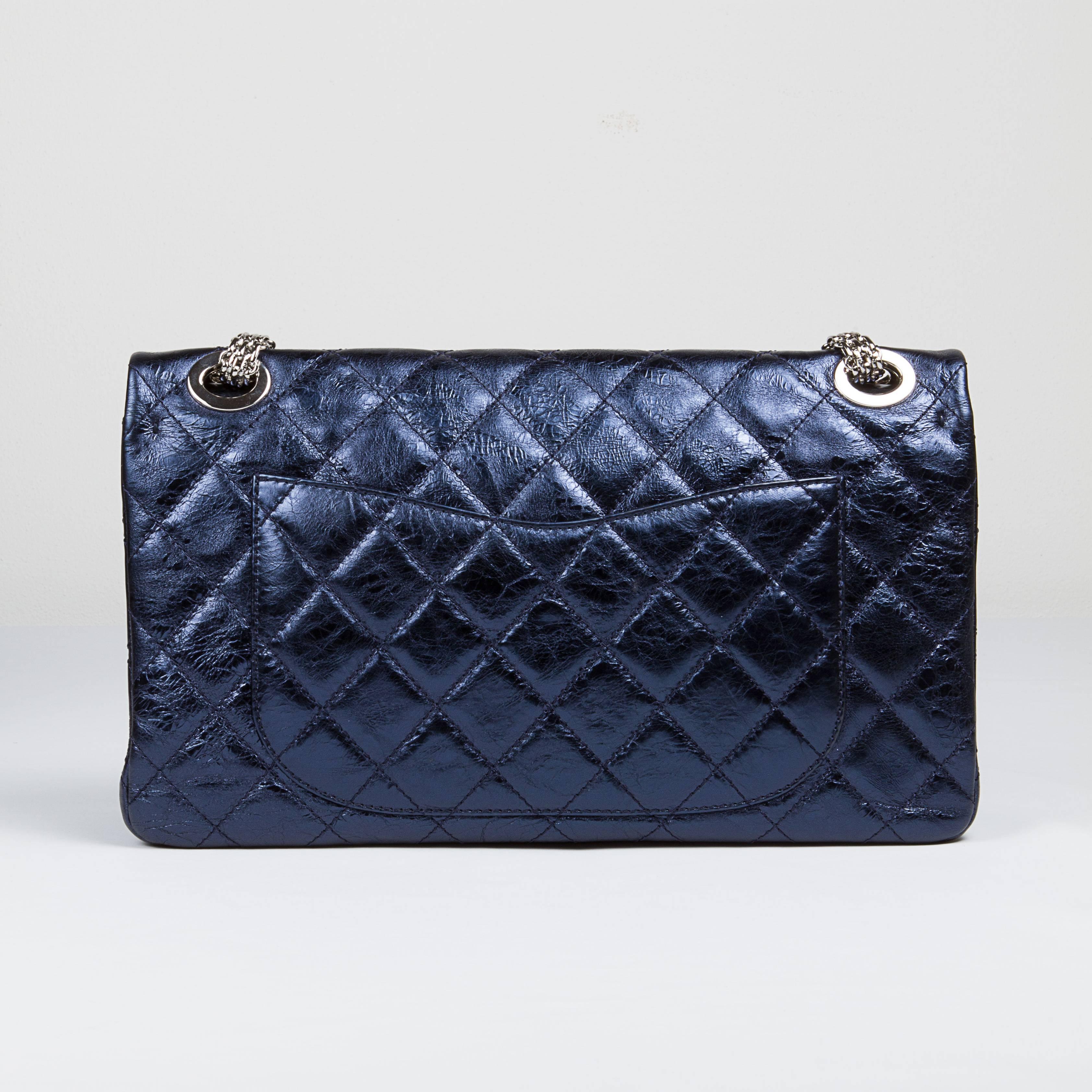 Chanel Reissue 228 double flap in metallic blue leather.
Nichel hardwares.
The bag comes with its original set (box, dustbag and card).
Excellent conditions.