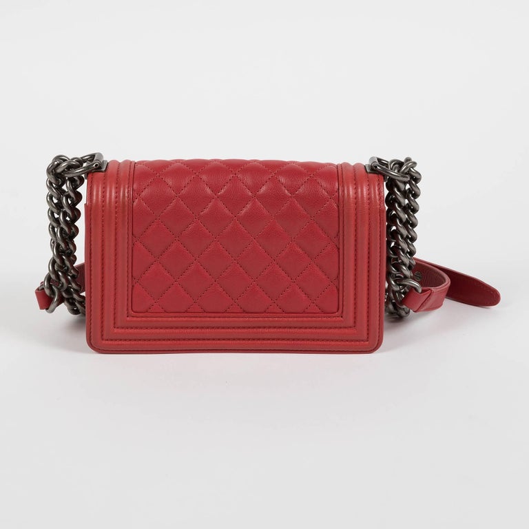 Chanel boy small in distressed lambskin dark red. 
Ruthenium hardwares
Year 2012
Dustbag available
Pristine condition
