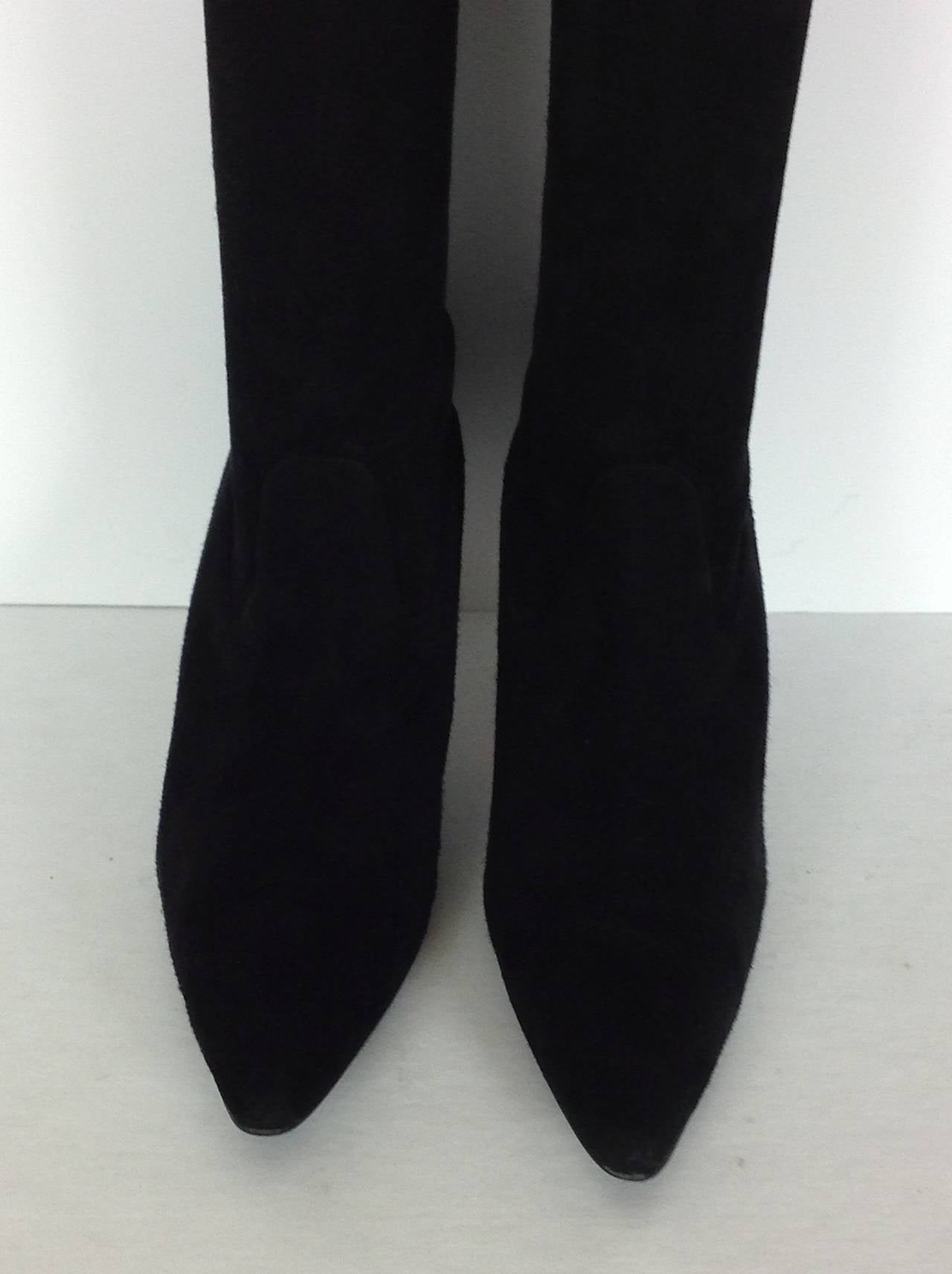 Manolo Blahnik Over the Knee Boot                               size 39.50 In Excellent Condition In Palm Beach, FL