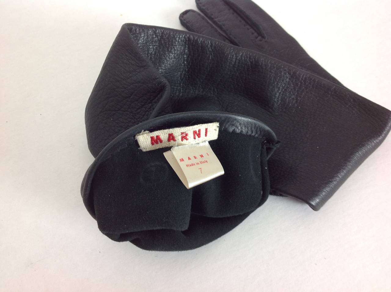 Black leather Marni long opera gloves                                    Size 7 In Excellent Condition For Sale In Palm Beach, FL