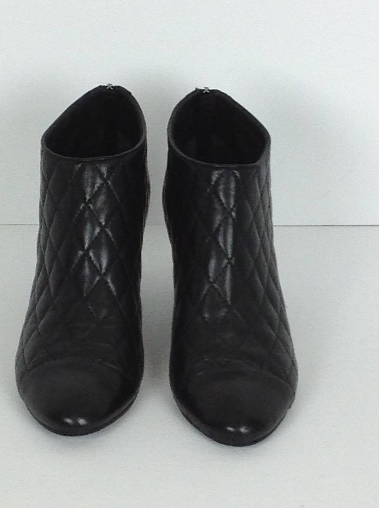 This season Chanel quilted ankle boots      size 39 In Excellent Condition In Palm Beach, FL