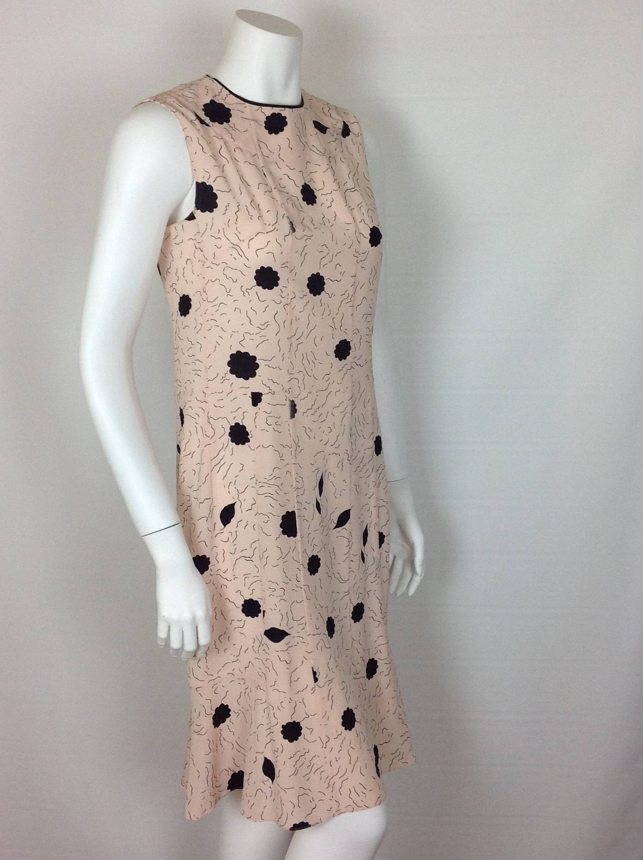 Marni pink floral silk dress                 size 6 In Excellent Condition For Sale In Palm Beach, FL