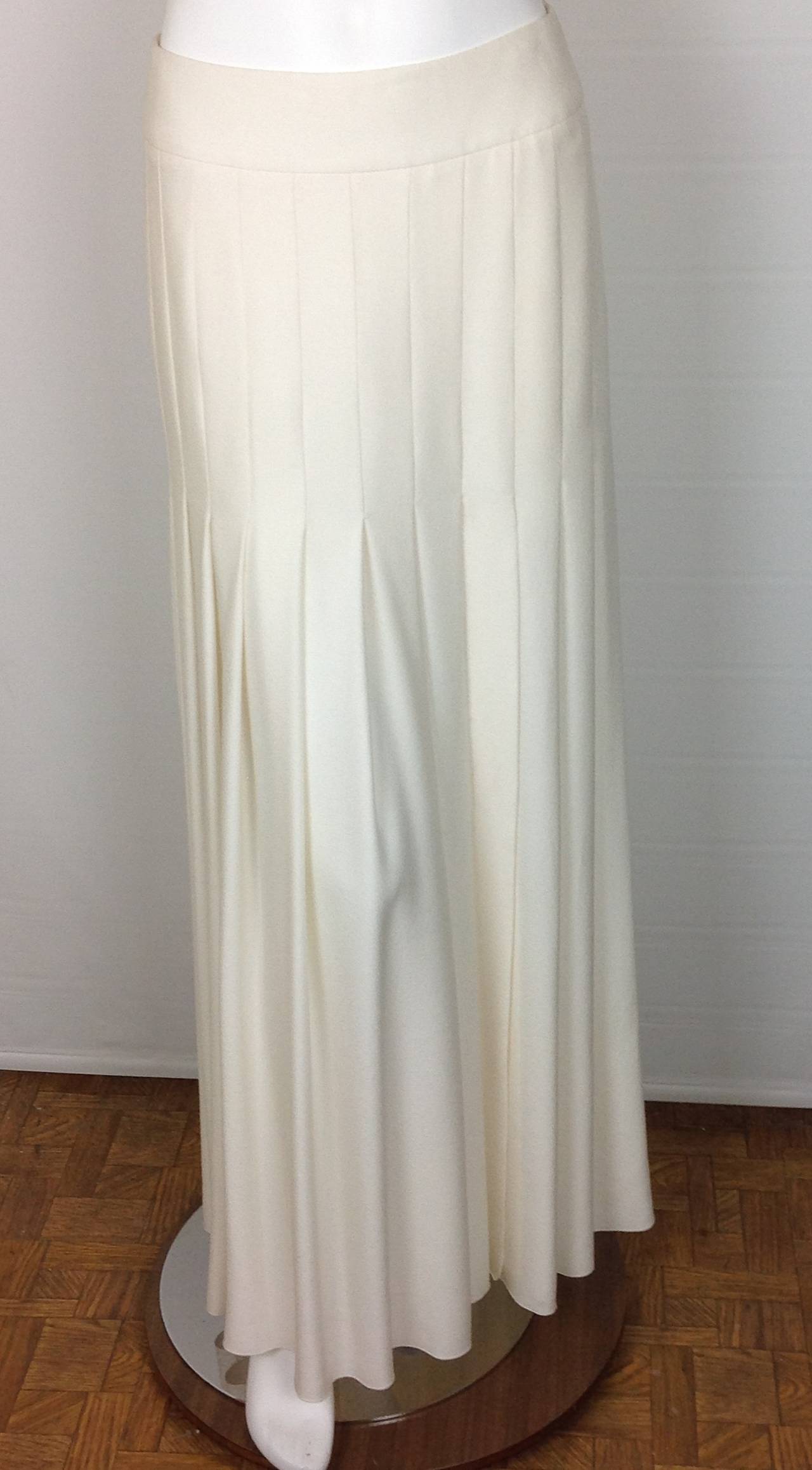 Long white silk Chanel skirt. Summer 2014 collection.
Fitted close to the hip, the pleats start 12