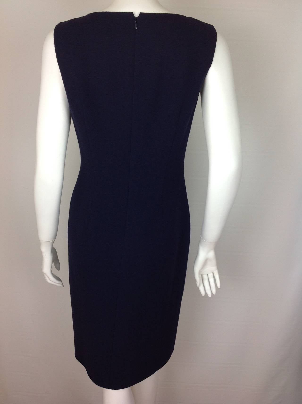 Perfect Bill Blass navy crepe sheath          size 6 In Excellent Condition For Sale In Palm Beach, FL