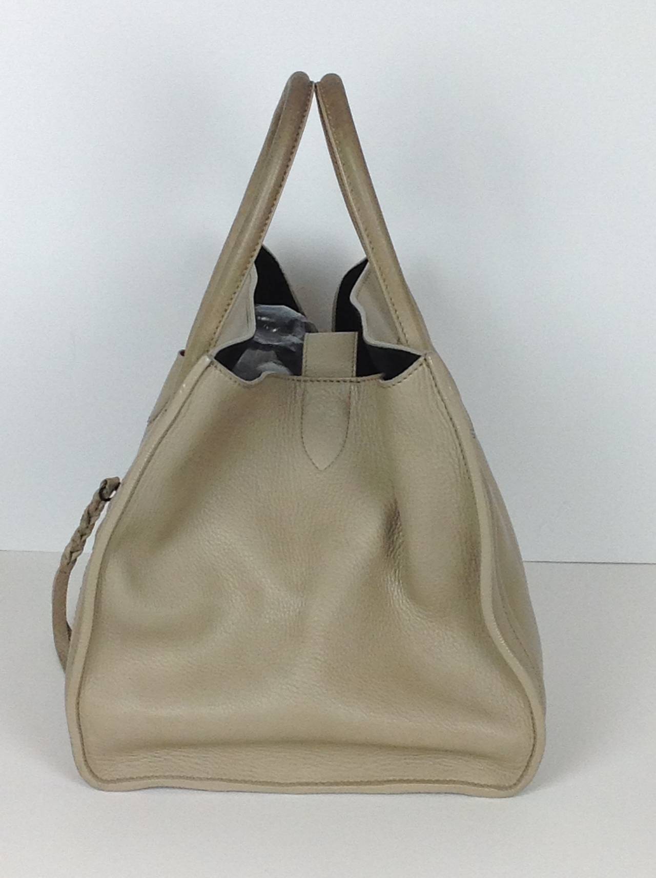 Tan Celine Phantom luggage tote  Fashionista Favorite In Good Condition For Sale In Palm Beach, FL