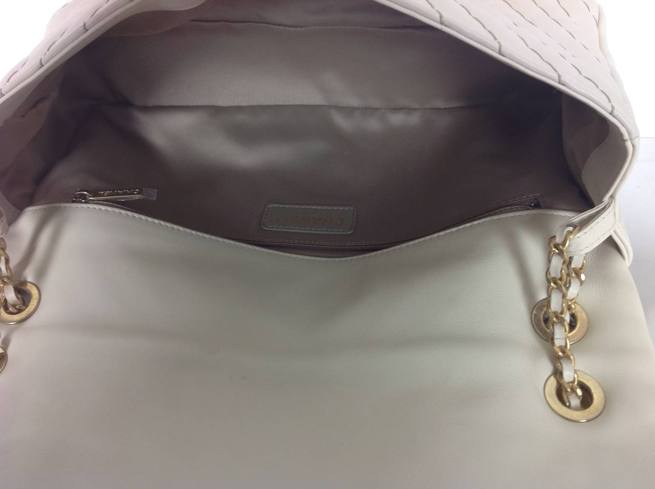 Cream Chanel Chevron Handbag with charms 4