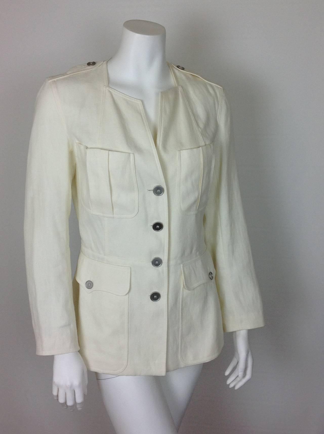 Unworn heavy cream linen Hermes safari jacket. Just beautiful!
This lovely jacket has everything...epaulettes, 2 envelope pockets over the breast, 2 buttoned envelope pockets on the hip.
Half belted back, with a single 6.75