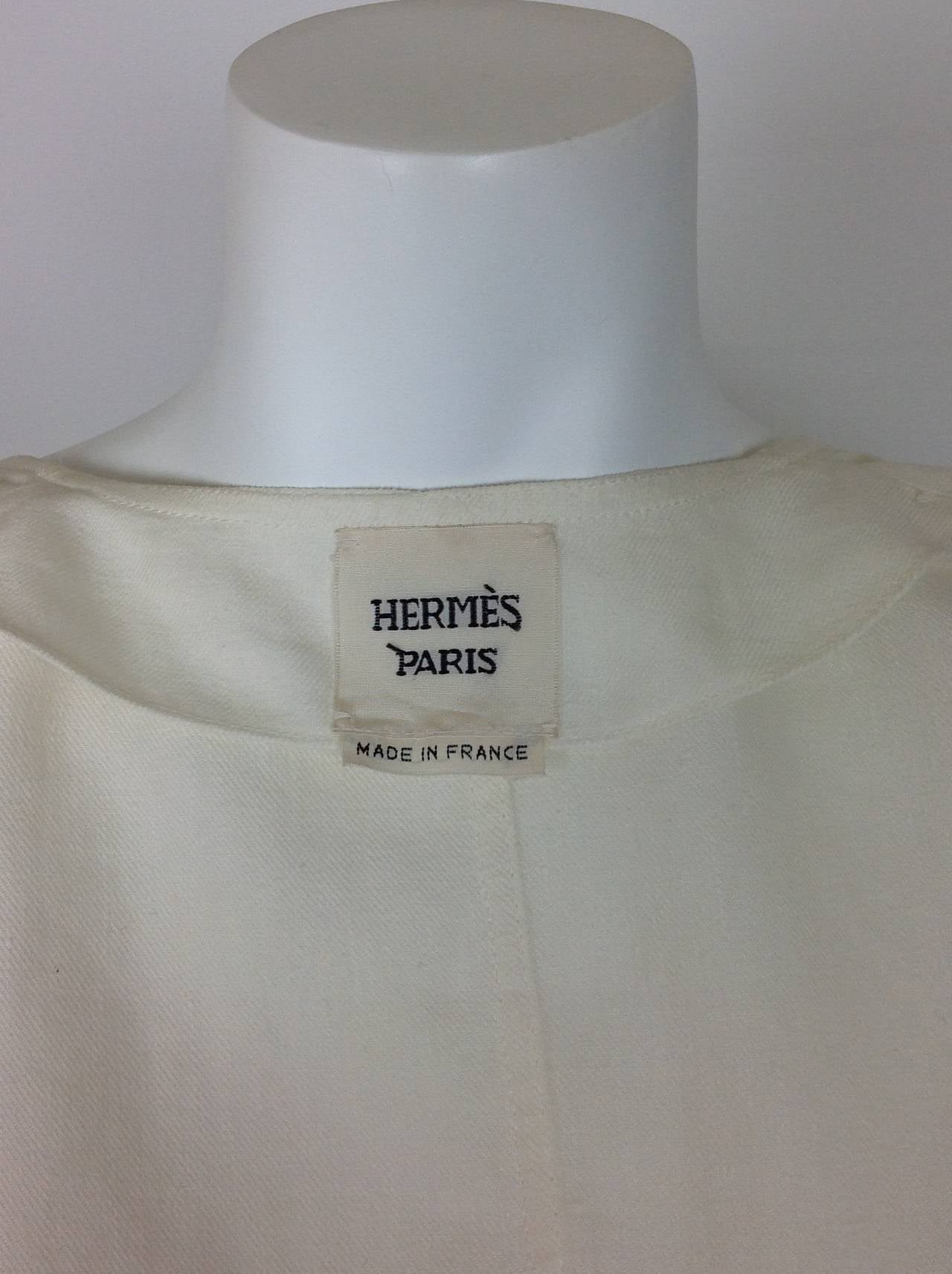 Cream linen Hermes safari jacket          Size 40 In New Condition For Sale In Palm Beach, FL