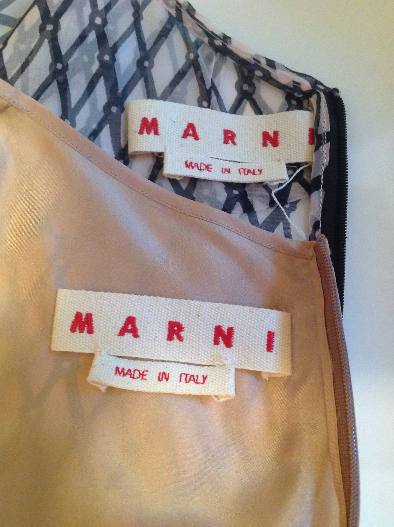 Graphic 2 piece Marni dress         Size 38 For Sale 2