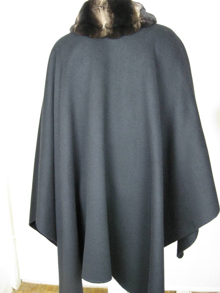 Women's LORO PIANA cashmere cape with chinchilla collar  BABY SOFT