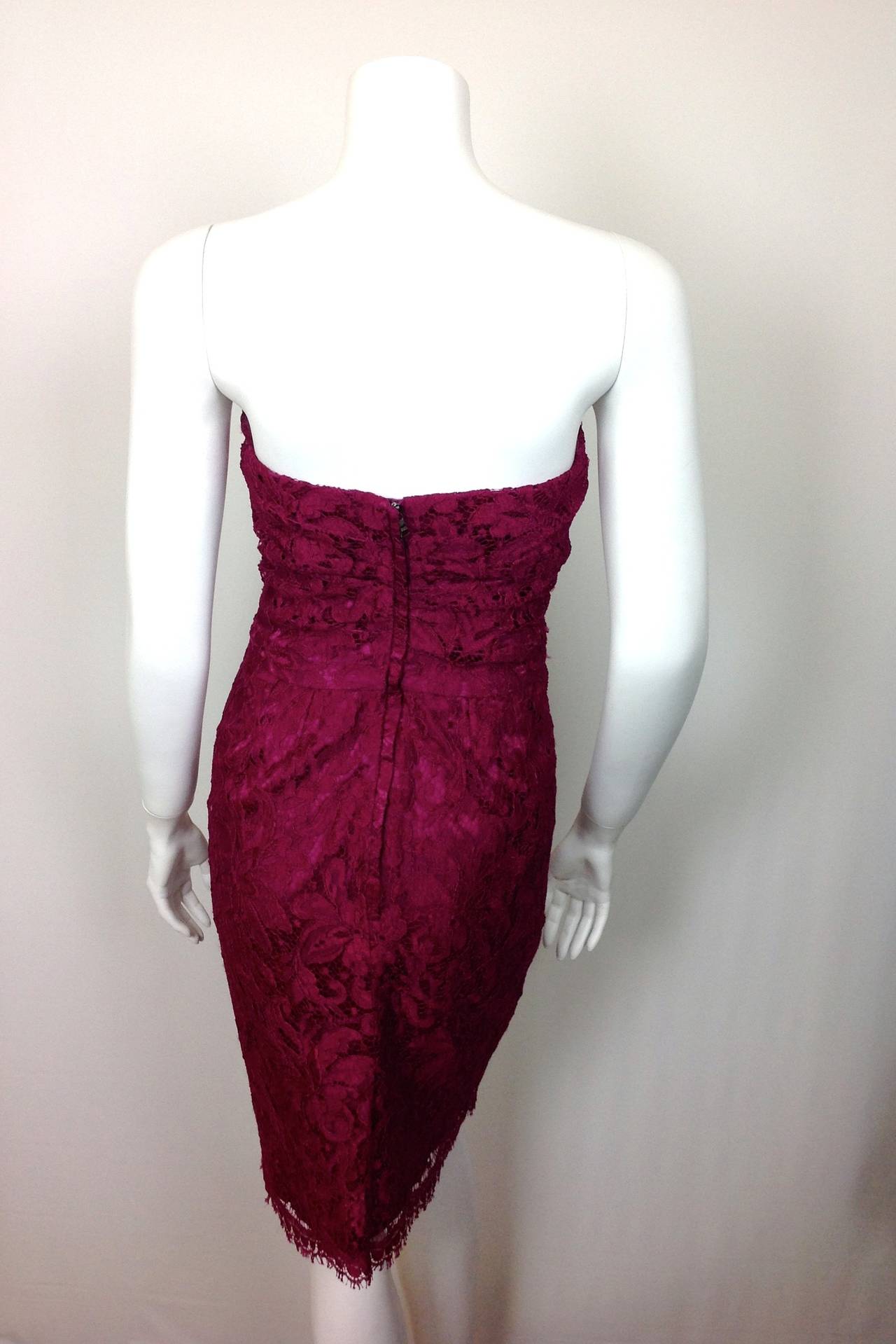 Dolce & Gabbana lace strapless dress                  Size 40 In Excellent Condition In Palm Beach, FL
