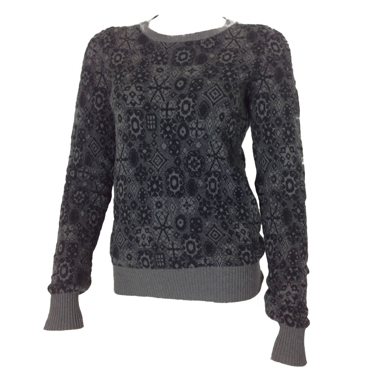 Chanel cashmere snowflake sweater                          size 38 For Sale