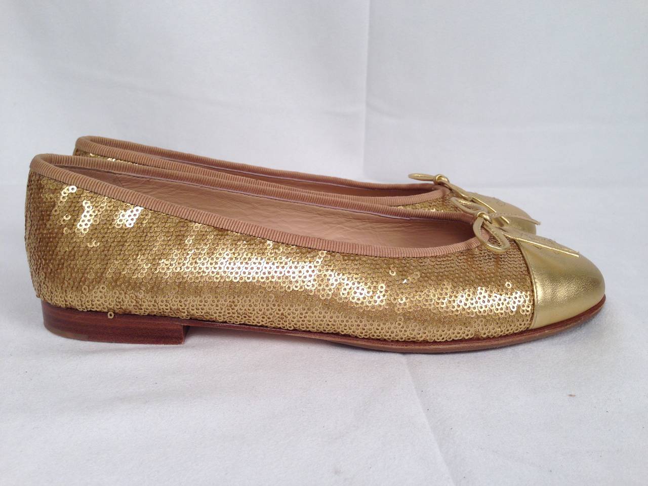 Chanel Leather and Gold Sequin Ballerina Flats With Metallic Gold Cap Toe In Excellent Condition For Sale In Palm Beach, FL