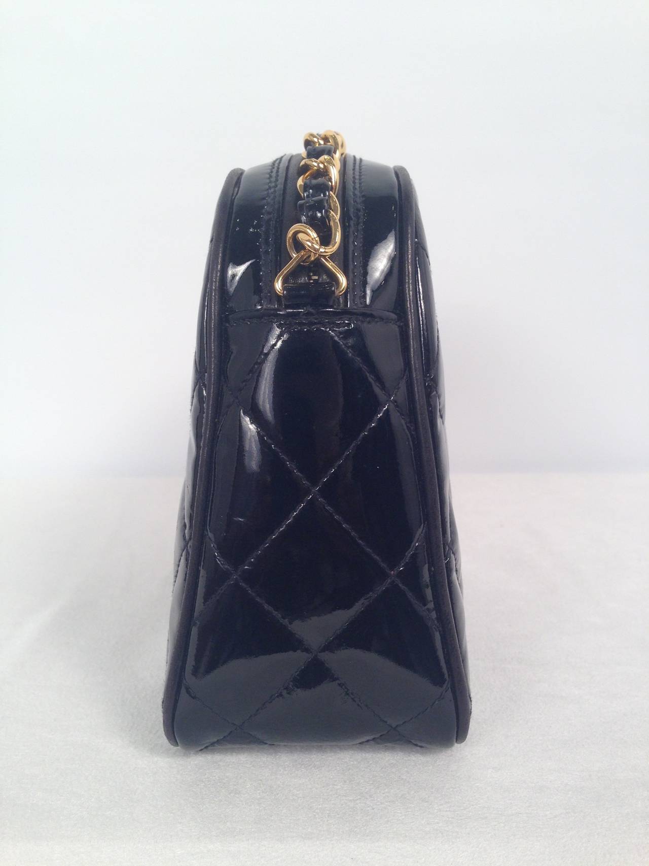 1990s Chanel Black Patent Leather Quilted Camera Bag In Excellent Condition For Sale In Palm Beach, FL