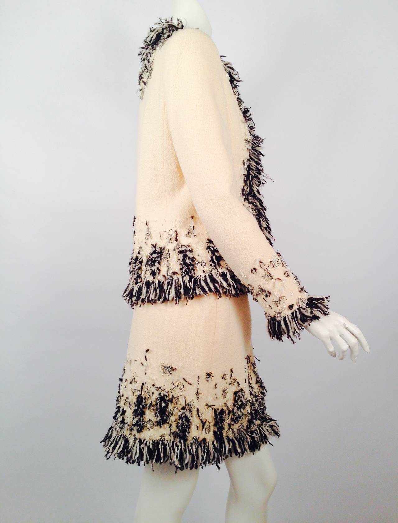 Oscar de la Renta Wool Boucle Yarn Embroidered Skirt Suit In Excellent Condition In Palm Beach, FL