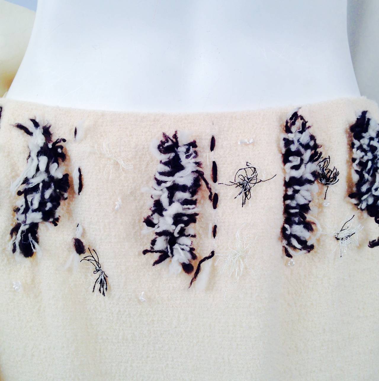 Oscar de la Renta Wool Boucle Yarn Embroidered Skirt Suit 3
